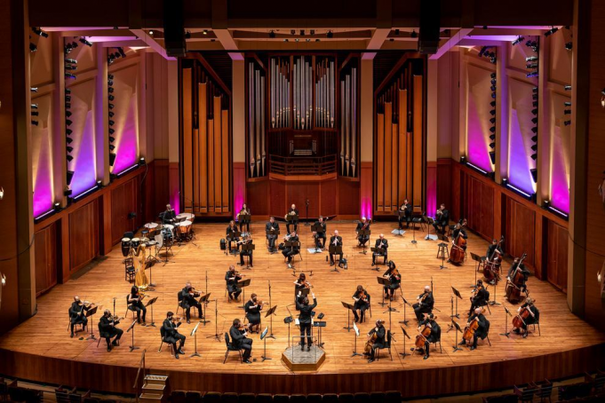 Seattle Symphony: Peter Oundjian – Barber Symphony No 1